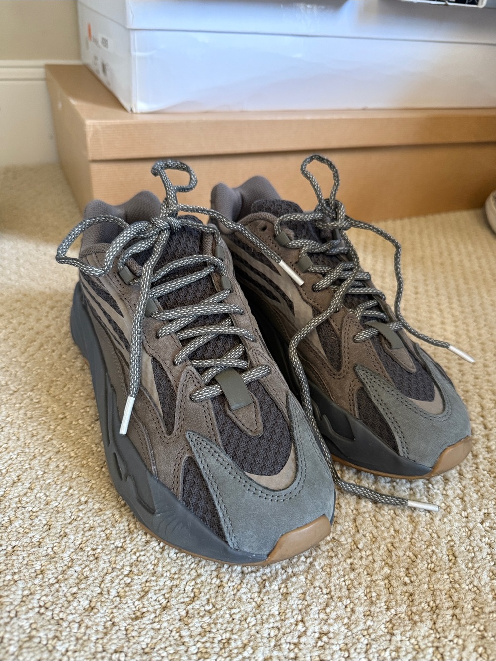 Yeezy boost 700 v2